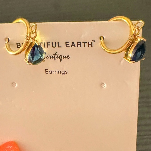 Beautiful Earth delicate gold Huggies with a sapphire blue teardrop gemstone New - Picture 1 of 4
